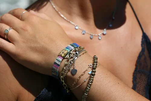 Vista 29 de Alef Bet by Paula Macrame Friendship Bracelet in Shades of Blue with Gold-plated Jewish Star of David Charm