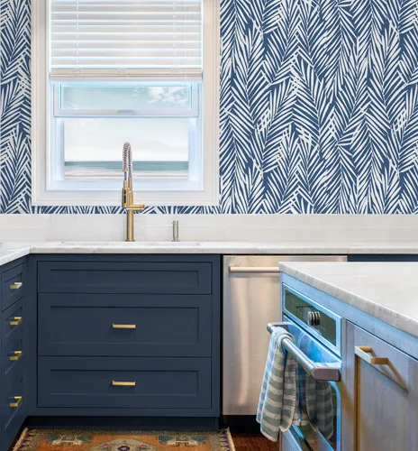 Vista 3 de NextWall Stacy Garcia Home Mod Palm Peel and Stick Papel pintado (azul costero)
