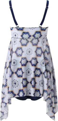 Vista 4 de Top tankini con volantes para mujer con pantalones cortos deportivos para niño, trajes de baño con capas fluidas, trajes de baño escalonados