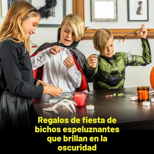 Vista 4 de Glow Critters y Halloween Trick or Treat - Esqueletos y calabazas brillantes - Bastones brillantes para fiestas - Suministros de fiesta que brillan