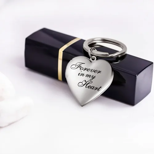 Vista 7 de PHOCKSIN Llaveros de medallón de corazón plateado para mujer, llavero de medallón de plata negra que sostiene fotos llavero como regalo