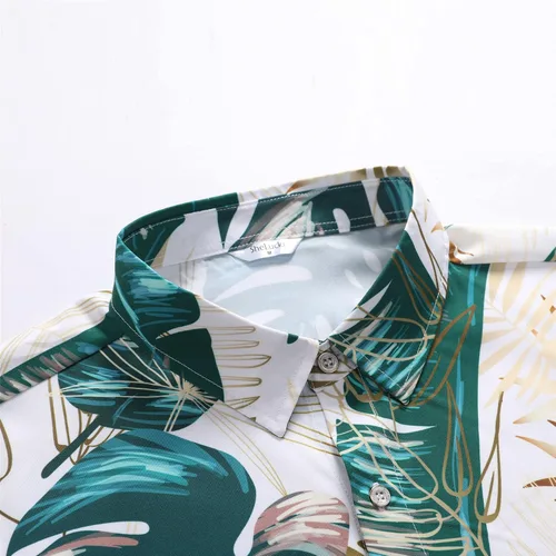Vista 4 de Camisa hawaiana de Navidad para hombre, con botones, manga corta, ropa de playa para verano, fiesta de Papá Noel, camisas florales tropicales