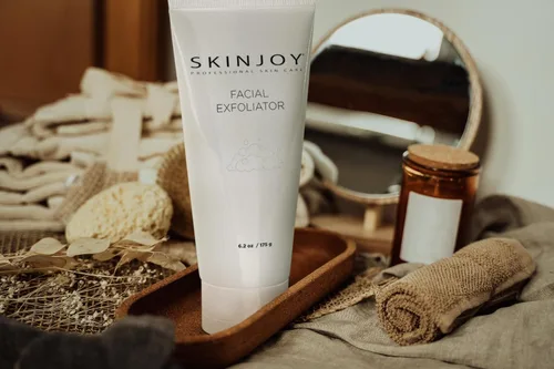 Vista 3 de SKINJOY Exfoliante facial, exfoliante facial con cuentas de jojoba y cera de abejas, productos para el cuidado de la piel facial, removedor