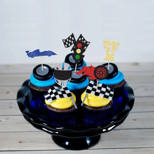 Vista 6 de Gyufise 24 piezas de adornos para cupcakes de autos de carreras, con purpurina, rueda de semáforo, bandera de trofeo, casco de carreras