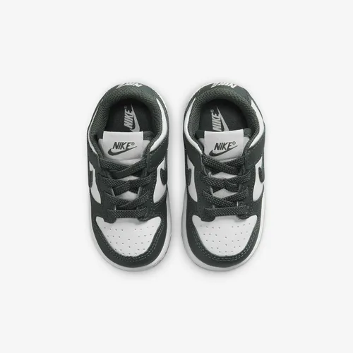 Vista 791 de Nike Kid's Dunk Low Sneaker
