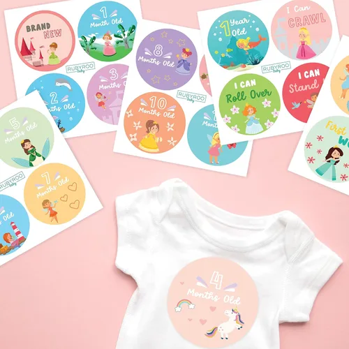 Vista 7 de RubyRoo Baby Calcomanías de hitos – Calcomanías mensuales para niña – Paquete de 28 – Incluye 12 hitos mensuales, 1er año y primeras vacaciones