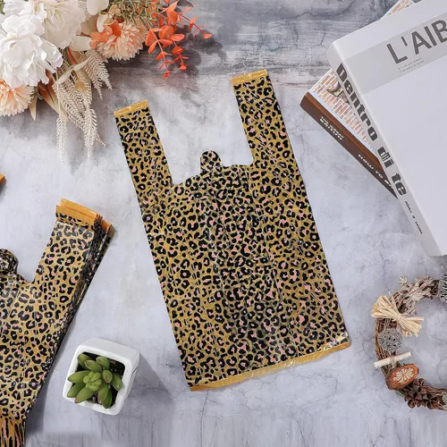 Vista 4 de Outus 50 bolsas de plástico con estampado de leopardo, estampado de guepardo, bolsas de regalo con doble impresión de leopardo, bolsa con asa