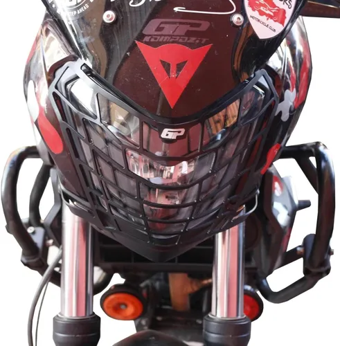 Vista 2 de GP Kompozit Protector de faros delanteros negro compatible con Bajaj Dominar 250 / Dominar 400 2017-2023