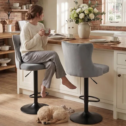 Vista 28 de SoarFlash Juego de 2 taburetes de bar tapizados de terciopelo moderno con patas de madera, botones acolchados, cabeza de clavo cromada, asiento