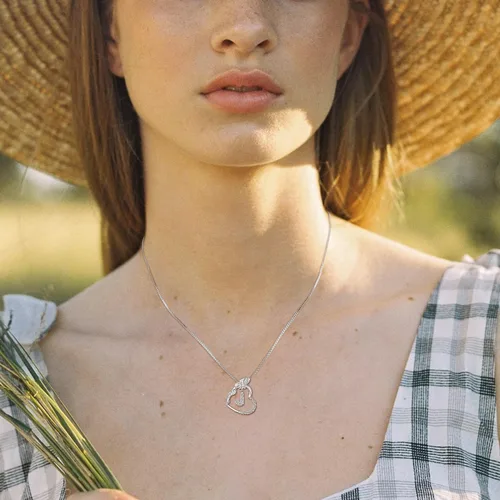 Vista 2 de YL Collar con inicial de mariposa para mujer, plata de ley 925, con dije de corazón de amor, alfabeto A-Z