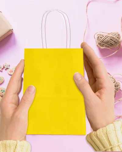 Vista 4 de Bakepacker 100 Piezas Bolsas de Regalo de Papel Mini Amarillo Brillante con Asas 6"x4.5"x2.5" Bolsas de Favor de Fiesta Múltiples Usos (Tamaño Mini)