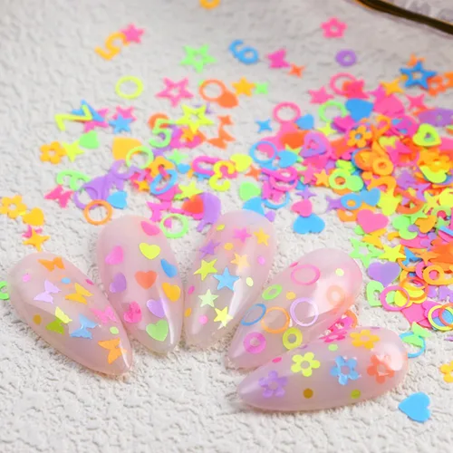 Vista 4 de Juego de 12 cuadrículas coloridas con diseño de corazón para uñas, lentejuelas con purpurina 3D, holográfico, paquete mixto, diseños de letras