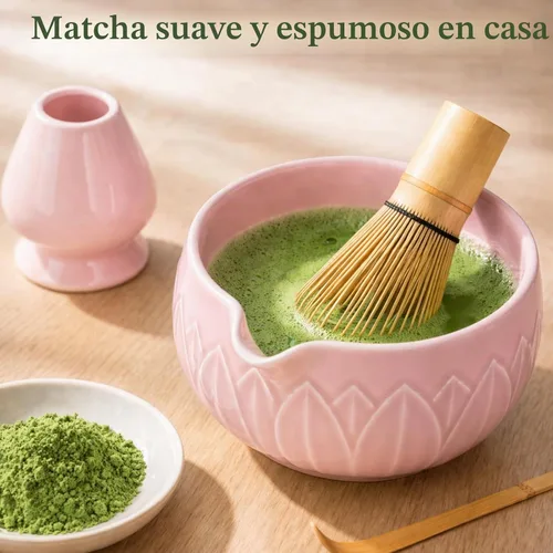 Vista 3 de Juego de batidor Matcha con cuenco de cerámica y cazador de bambú hoja rosado