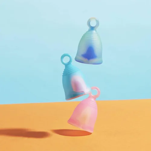 Vista 2 de Mini anillo de copa menstrual – Pequeño, firmeza media Fácil extracción con vástago de bucle Melocotón de silicona reutilizable Hasta 10 años