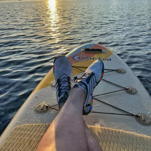 Vista 4 de WateLves - Zapatos de agua para hombres y mujeres, con sensación de estar descalzo, para natación, playa, piscina, surfear, hacer yoga o ejercicio