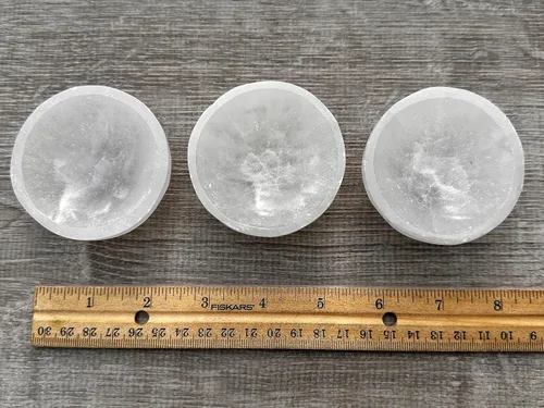Vista 7 de GAF TREASURES Cuenco de selenita circular de 2.5 pulgadas, cristal de selenita tallado con piedras preciosas, cuenco de meditación, cuenco de reiki