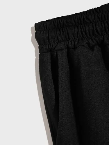Vista 4 de WDIRARA Pantalones cortos con estampado gráfico para hombre, con bolsillo frontal, con cordón en la cintura