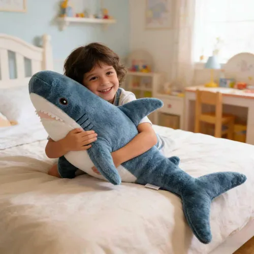 Vista 6 de Djungelskog Peluche de Tiburón de 100cm/39 pulgadas, Animal de Peluche Tiburón Gigante - Regalo Ideal para Niños, Niñas y Novias - ¡Súper Suave