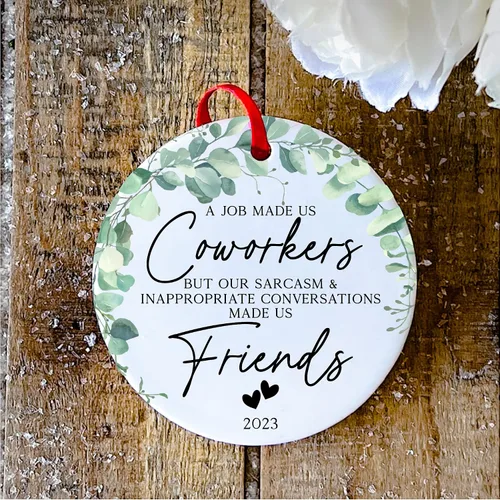 Vista 8 de A Job Made Us Coworkers Funny Ornament - Recuerdo para el trabajo mejor amiga para intercambio de mujeres, boca de orinal sarcástica novia