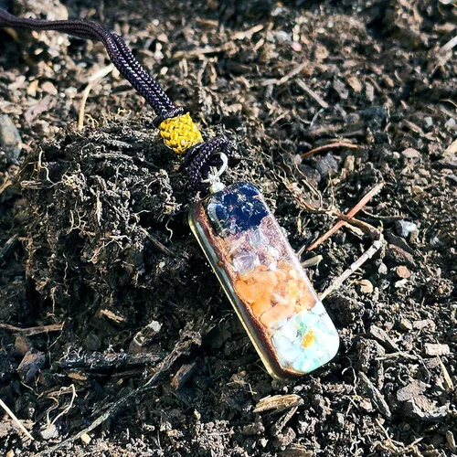 Vista 6 de Juego de curación y limpieza: mini pirámides de cristal de orgonita portátil de cuarzo de cristal, obsidiana negra, crisoprasa, calcita naranja