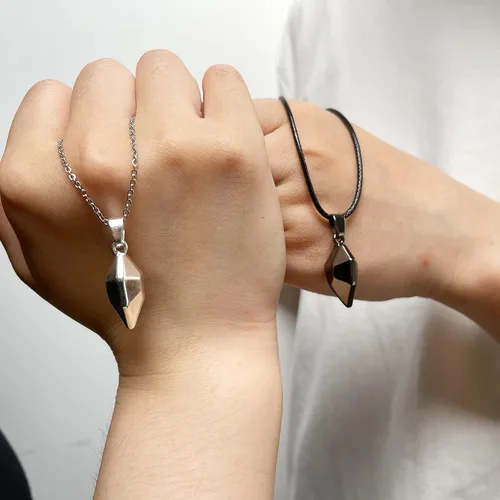 Vista 3 de Juego de 4 collares para parejas pulseras magnéticas a juego para novio, novia, parejas, él o ella collares de relación a distancia para parejas.