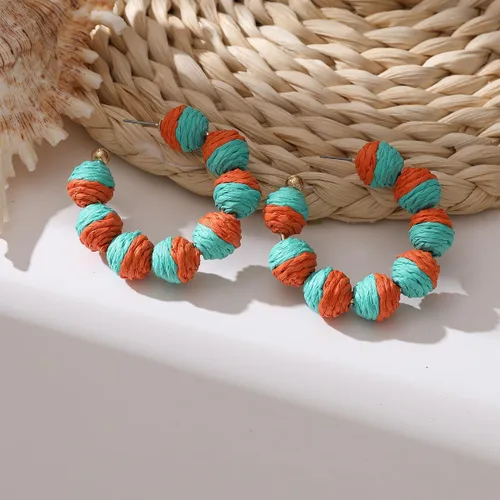 Vista 2 de Coloridos aretes colgantes de rafia para mujer, divertidos aretes colgantes de ratán de verano para playa, vacaciones, joyería para profesores
