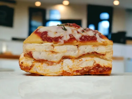 Vista 2 de Lasaña casera de 4 quesos de Frank and Sal's - Receta italiana auténtica - Tamaño familiar 8 libras - Comida rica y cremosa
