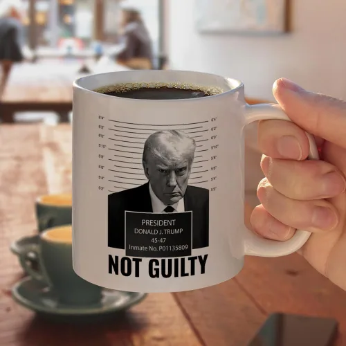 Vista 4 de Trump Mugshot Not Guilty - Taza de café de cerámica, tazas de regalo novedosas para café, té y bebidas calientes, 11 onzas, color blanco