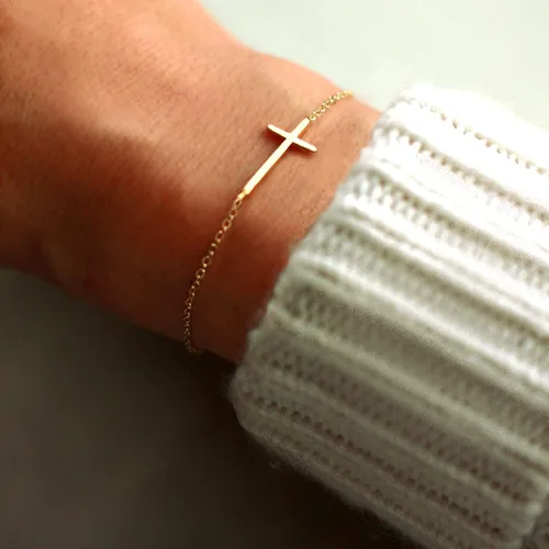 Vista 2 de Pulsera delicada de oro para mujer, chapada en oro de 14 quilates, ligera, pulsera de cadena de espiga de espiga con círculo, dije minimalista hecho