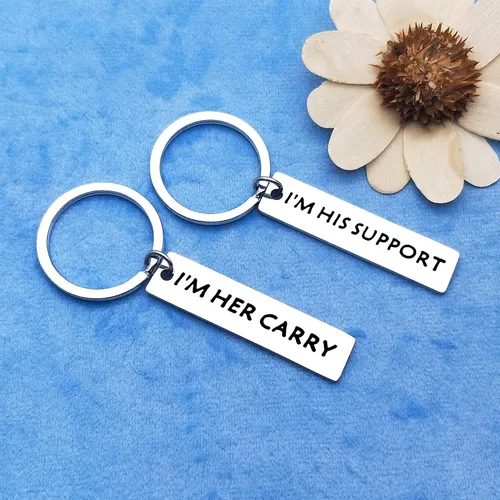Vista 2 de Regalos para parejas, juego de llaveros para él y ella, regalo de San Valentín, regalo de San Valentín, llavero con texto en inglés "I'm Her Carry