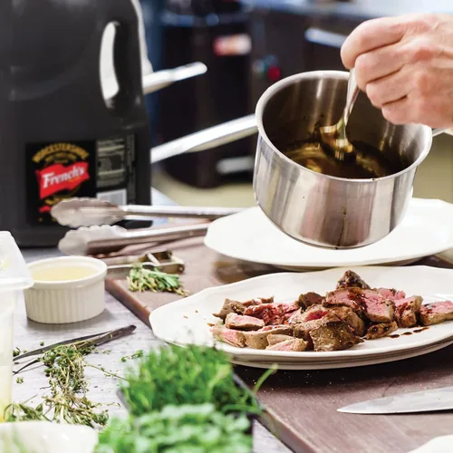Vista 7 de French's Salsa Worcestershire, 1 galón – Contenedor de un galón de salsa Worcestershire sin gluten, perfecto como ablandador de carne, adobos