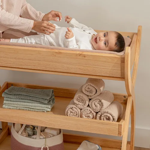 Vista 5 de Comfy Cubs Mesa Cambiadora para Bebé - Construcción de Madera Resistente, Mesa de Cambio para Bebé de Aspecto Atemporal con Dos Estantes Abiertos