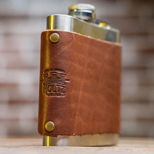 Vista 3 de Holtz Leather Company, funda de cuero personalizada con frasco de 6 onzas incluido, la escotilla