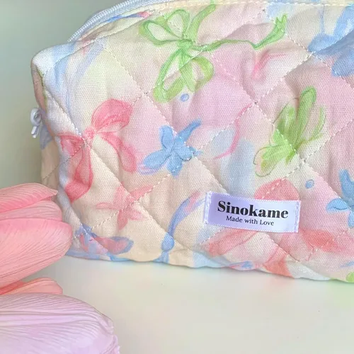 Vista 3 de SINOKAME Bolsa de maquillaje acolchada de algodón, pequeña, con lazo de coqueta, bolsa de cosméticos estética, bolsa de almacenamiento de viaje
