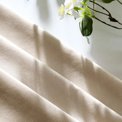 Vista 5 de GIGIZAZA Fundas de almohada de terciopelo de 20x20, pack de 2 fundas de almohada modernas color champán beige, fundas de almohada cuadradas grandes