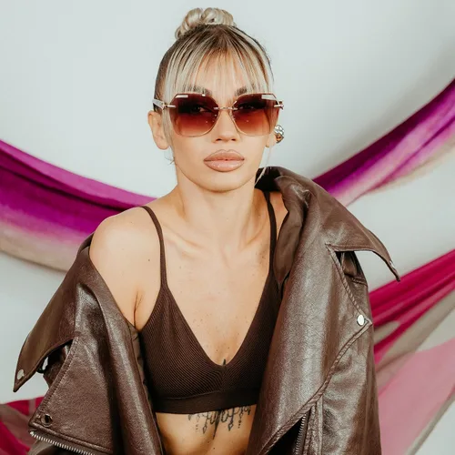 Vista 3 de ZENOTTIC Lentes de sol sin montura de gran tamaño para mujer, diseño geométrico de corte de diamante, lentes degradados, protección UV, tonos de moda