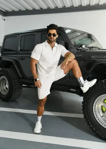 Vista 6 de KUYIGO Conjunto de camisa polo y pantalones cortos para hombre, trajes de verano a la moda, casual, de manga corta, traje de 2 piezas para hombre