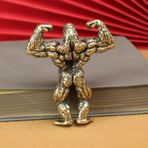 Vista 5 de Wwxuanke - 1 pieza de decoración de gorila muscular de cobre macizo, figura en miniatura de culturista de latón, decoración de escritorio, regalo