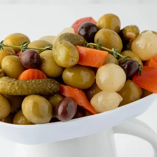 Vista 5 de Torremar Aceitunas Picantes Mezcla de Encurtidos y Aceituna 20oz/580grs Paquete de 1