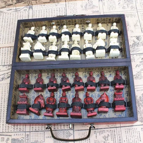 Vista 4 de OLOTU Juego de ajedrez portátil de madera plegable de ajedrez chino retro terracota guerreros ajedrez madera hacer viejo tallado resina ajedrez