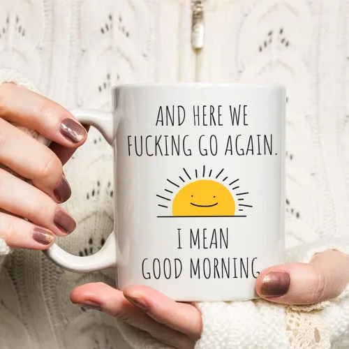 Vista 3 de Fatbaby Taza de café divertida para mujeres y hombres, Here We Fucking Go Again I Mean Good Morning, regalos de cumpleaños y Navidad, regalos