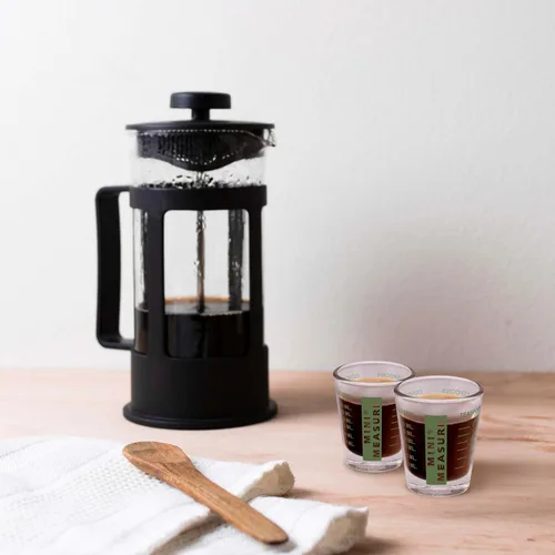 Vista 3 de Kolder Mini Medidor de Vidrio Pesado, 20 Medidas Incrementales Multiusos para Líquidos y Secos Vaso Medidor de Chupito, Verde, Juego de 2