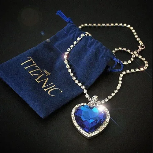Vista 3 de Titanic - Collar con colgante de corazón azul océano con corazón y bolsa de terciopelo azul azul rey Cristal