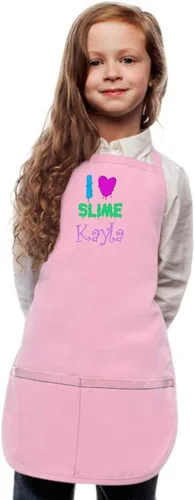 Vista 9 de Delantal personalizado para niños con diseño de bordado I Love Slime Rosa encendido
