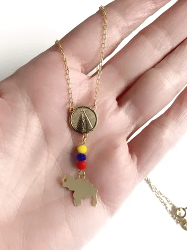 Vista 2 de Collar con mapa de Venezuela Medalla Virgen del Valle