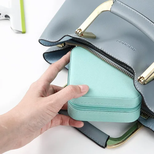 Vista 2 de Mini caja de joyería portátil de viaje de cuero organizador de anillos de joyería caja de regalo para niñas y mujeres azul