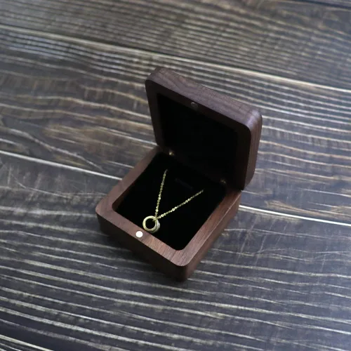 Vista 6 de Caja de regalo de collar de madera de nogal natural, caja de almacenamiento colgante, caja de exhibición de joyería para aniversario, proponer