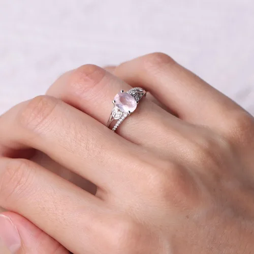 Vista 4 de LUO Anillo de compromiso de plata de ley 925 con forma ovalada de 0.315 x 0.236 in para mujer