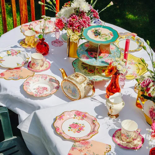 Vista 4 de Talking Tables Platos de papel florales vintage para fiesta de té, grandes, realmente deliciosos, también ideales para fiestas de cumpleaños, baby