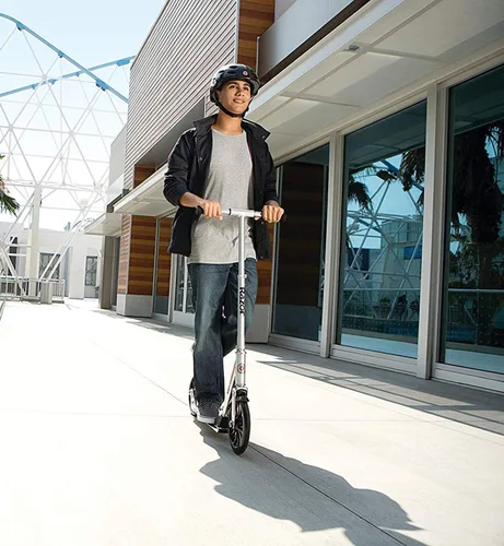 Vista 15 de Razor A6 Kick Scooter for Kids Ages 8+ - Extra-Tall Handlebars & Longer Deck, 10" Urethane Wheels, Aluminum Frame, Anti-Rattle Technology, for